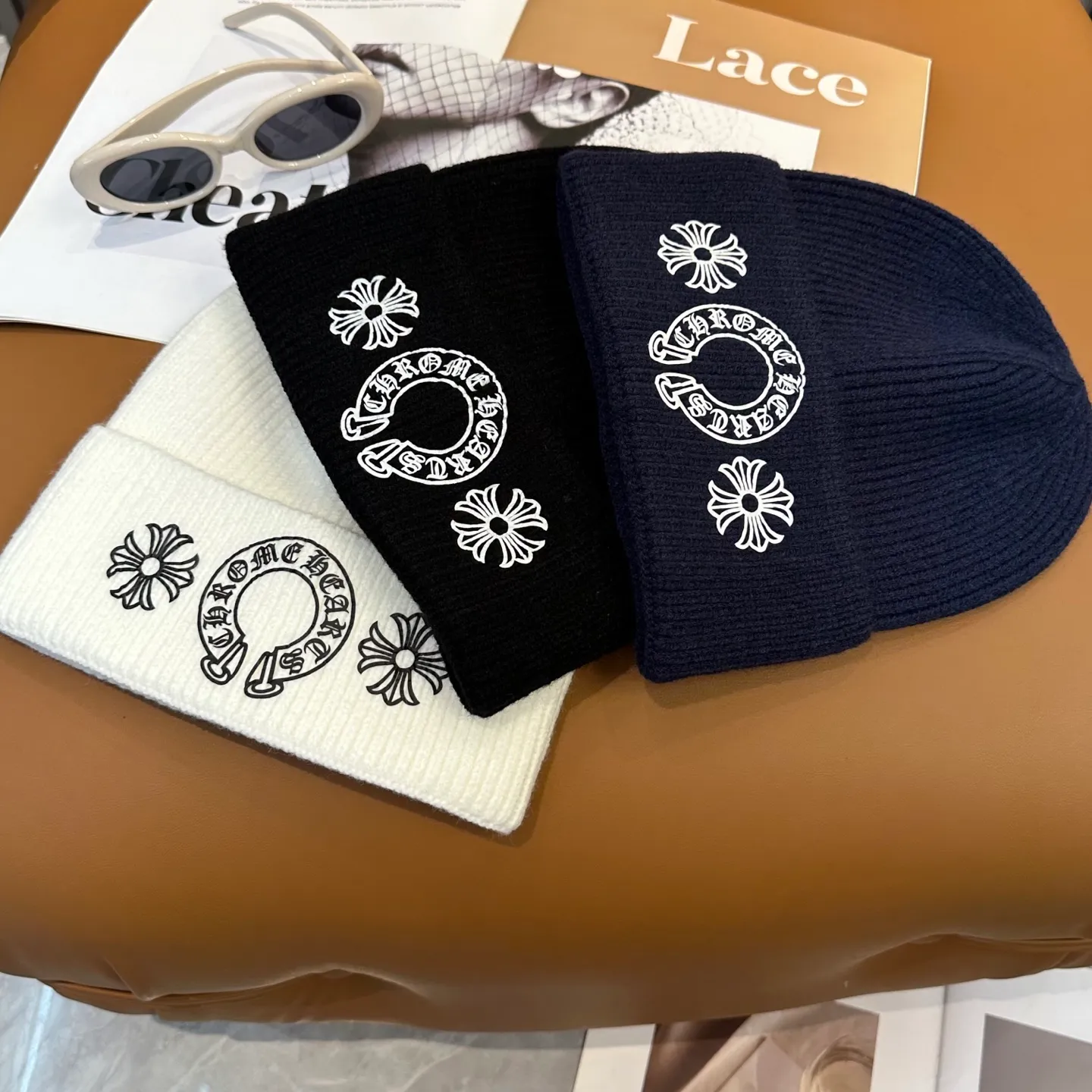 P50 🤍Chrome hearts new autumn and winter cross knitted hat🧶 One of the must-have hats in autumn and winter~ It really looks good on whoever wears it~, it is also a perfect match in black and white and gray in autumn~